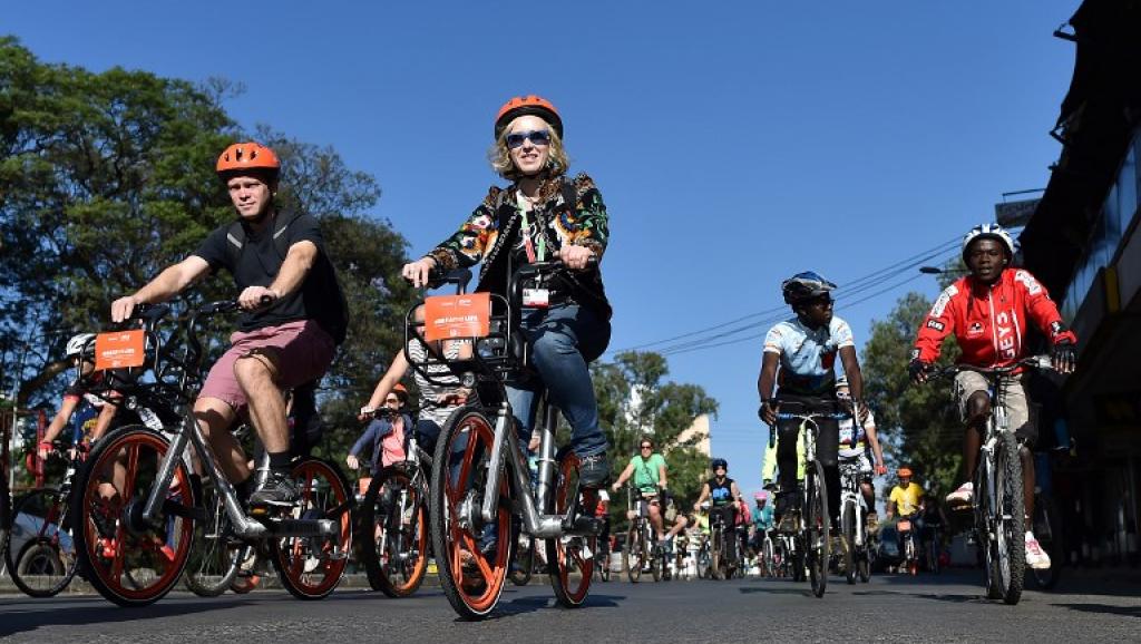 Kenya: des cyclistes dans les rues de Nairobi contre la pollution de l’air