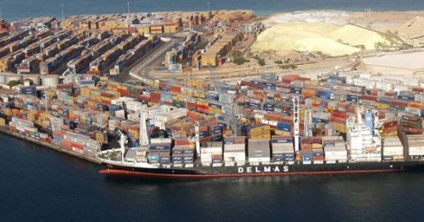 Des stocks massifs de nitrate d’ammonium au port de Dakar inquiètent le Sénégal